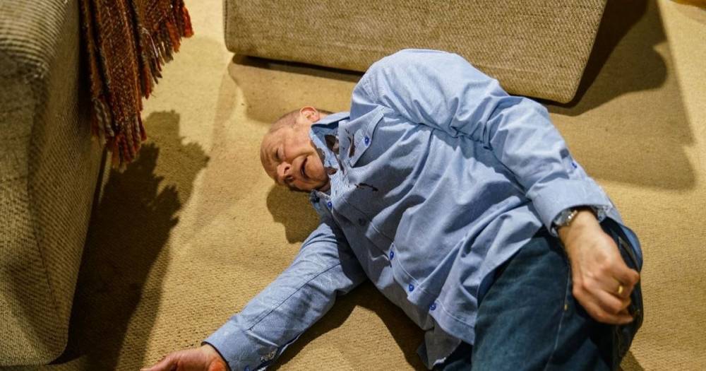 Has Yasmeen killed Geoff? Corrie fans will be watching in terror as she slashes his neck - www.manchestereveningnews.co.uk