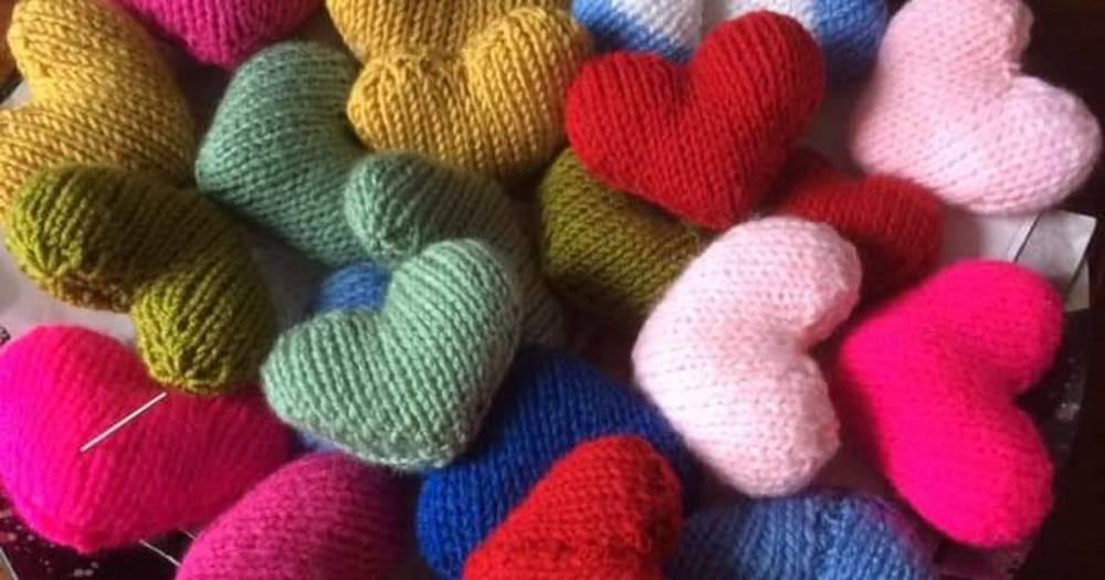 Dumfries knitting group producing comforting items for dying patients during coronavirus crisis - www.dailyrecord.co.uk