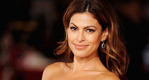 Eva Mendes opens up on why she doesn't post pictures with beau Ryan Gosling and their children - www.pinkvilla.com - Hollywood