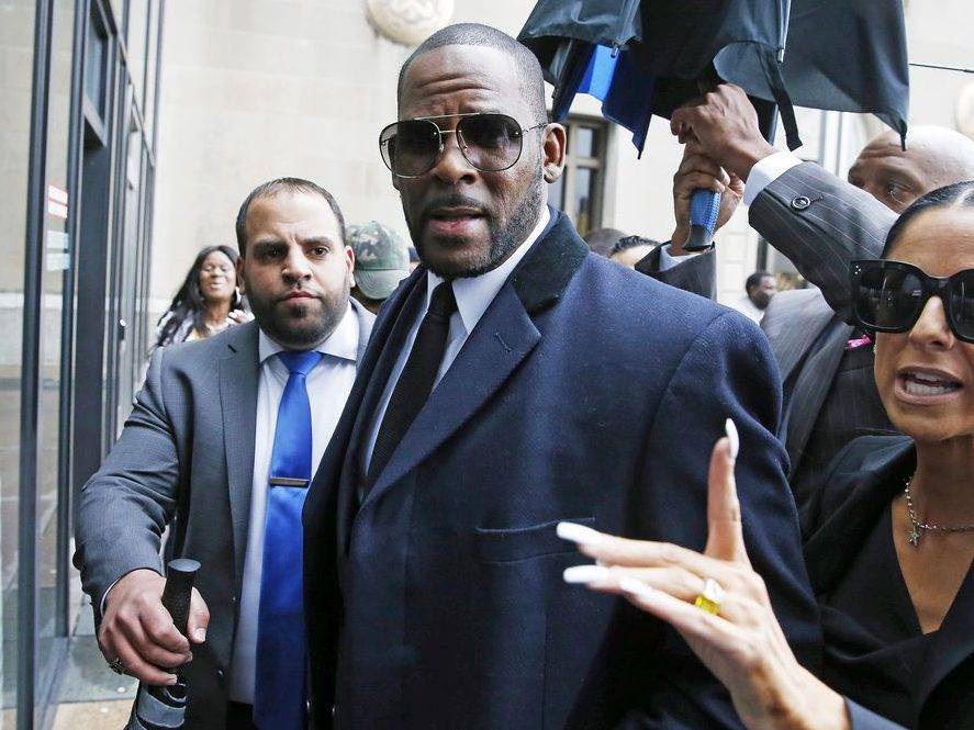 In bid for prison release, R. Kelly's lawyers say his tax debt means he won't fly - torontosun.com
