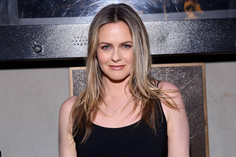 Alicia Silverstone has no memory of Clueless filming - www.hollywood.com - Illinois