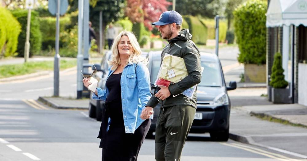 Danielle Armstrong flaunts blossoming baby bump as she steps out with fiancé Tom Edney - www.ok.co.uk - Britain