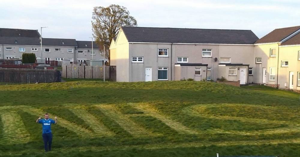 Neighbours mow giant NHS sign into grass in honour of NHS heroes - www.dailyrecord.co.uk