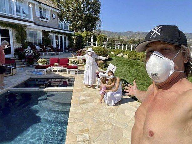 Josh Brolin apologizes for breaking quarantine and posing for family photo - torontosun.com