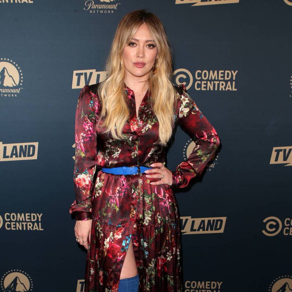 Hilary Duff ‘exhausted’ looking after children during coronavirus lockdown - www.peoplemagazine.co.za