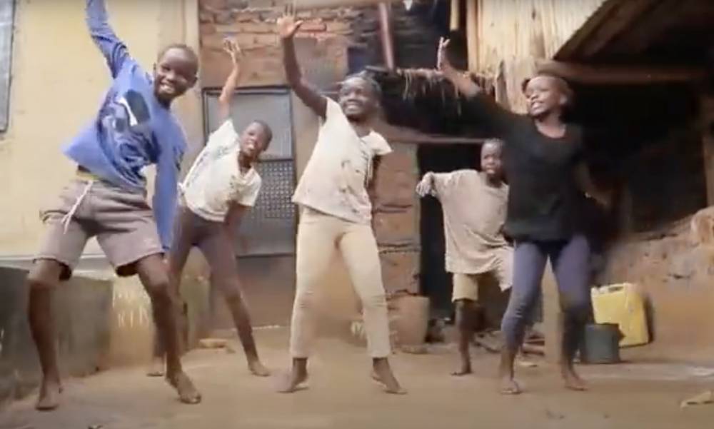 Drake Turns Ugandan Kids’ ‘Toosie Slide’ Dance Into Viral Sensation - etcanada.com - Uganda