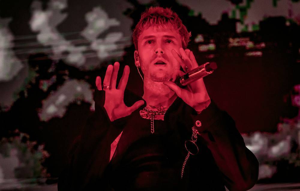 Machine Gun Kelly first met Twenty One Pilots while “peeing in a trash can” - www.nme.com - Ohio