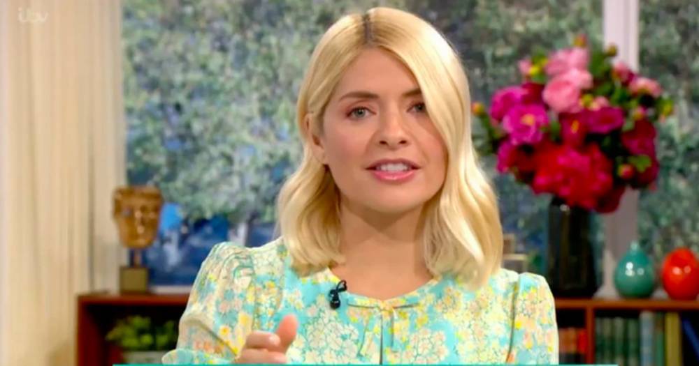 Holly Willoughby reveals easy hack she uses to spring clean her wardrobe – and impresses Trinny Woodall - www.ok.co.uk