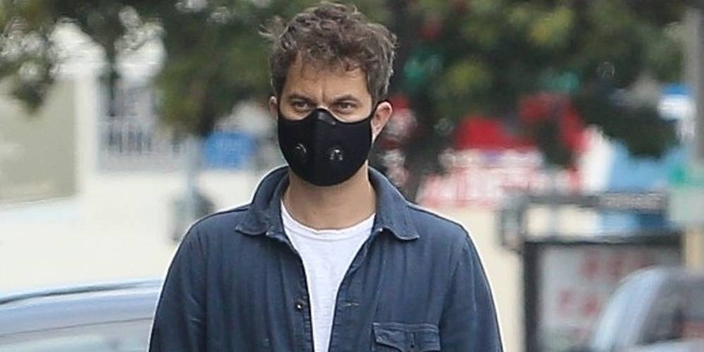 Joshua Jackson Picks Up Essentials Before Welcoming Daughter With Jodie Turner-Smith - www.justjared.com - Los Angeles