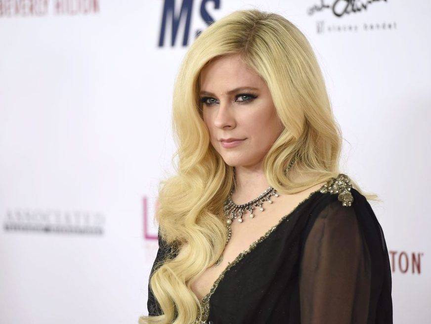 Avril Lavigne re-records Warrior to raise funds for medical workers - torontosun.com
