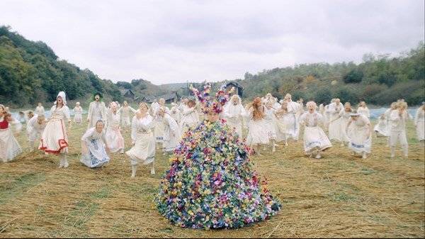 May Queen dress worn by Florence Pugh in Midsommar among props up for auction - www.breakingnews.ie - New York
