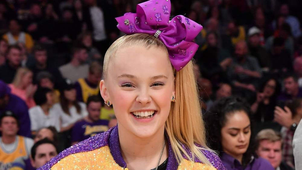 JoJo Siwa Is Trending Because She Took Out Her Ponytail For A TikTok Challenge - www.mtv.com