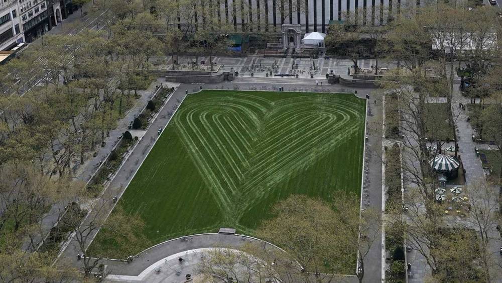 New York City's Bryant Park Spreads the Love With Giant Heart Yard Art - www.etonline.com - New York