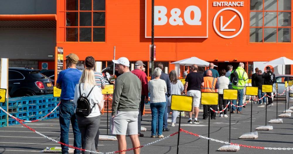 Scots B&Q shoppers queue for hours outside Aberdeen store as doors re-open - www.dailyrecord.co.uk - Scotland - city Aberdeen