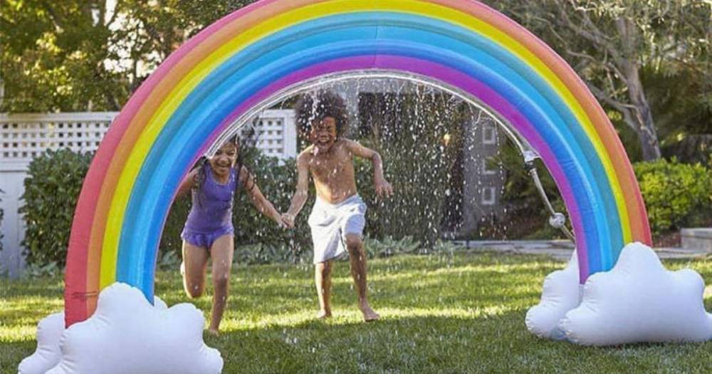 This giant rainbow garden sprinkler will entertain the kids for hours - www.manchestereveningnews.co.uk - Britain