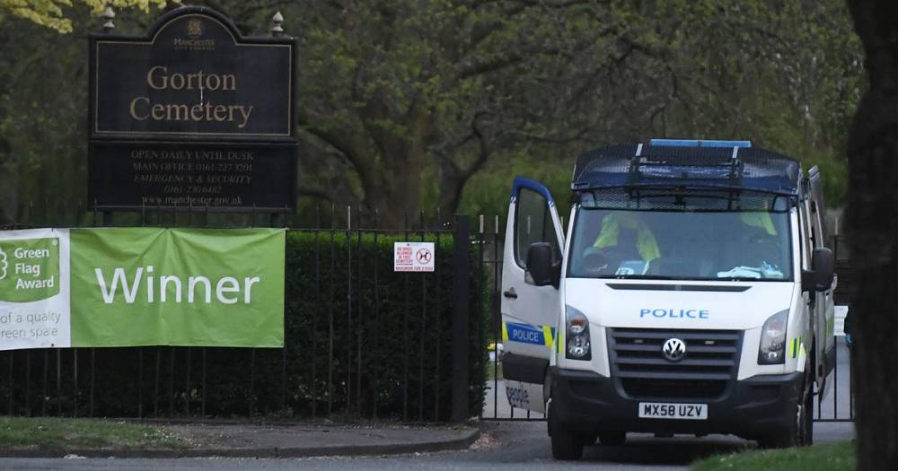 Gorton Cemetery cordoned off as man slashed with a knife after Clive Pinnock funeral - www.manchestereveningnews.co.uk