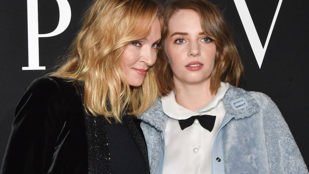 Uma Thurman Cuts Daughter Maya Hawke's Hair and Fans Are Calling It the 'Mia Wallace' - www.etonline.com - county Wallace