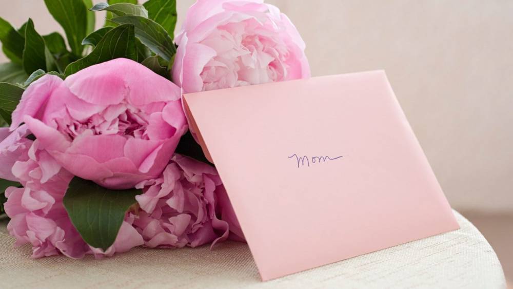 Mother's Day Gift Guide: Fashion, Wine Subscriptions, Flower Delivery and More - www.etonline.com