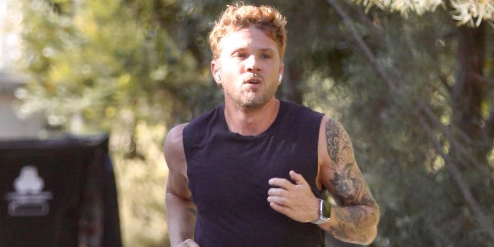 Ryan Phillippe Shows Off His Muscles During an Afternoon Jog - www.justjared.com - county Pacific