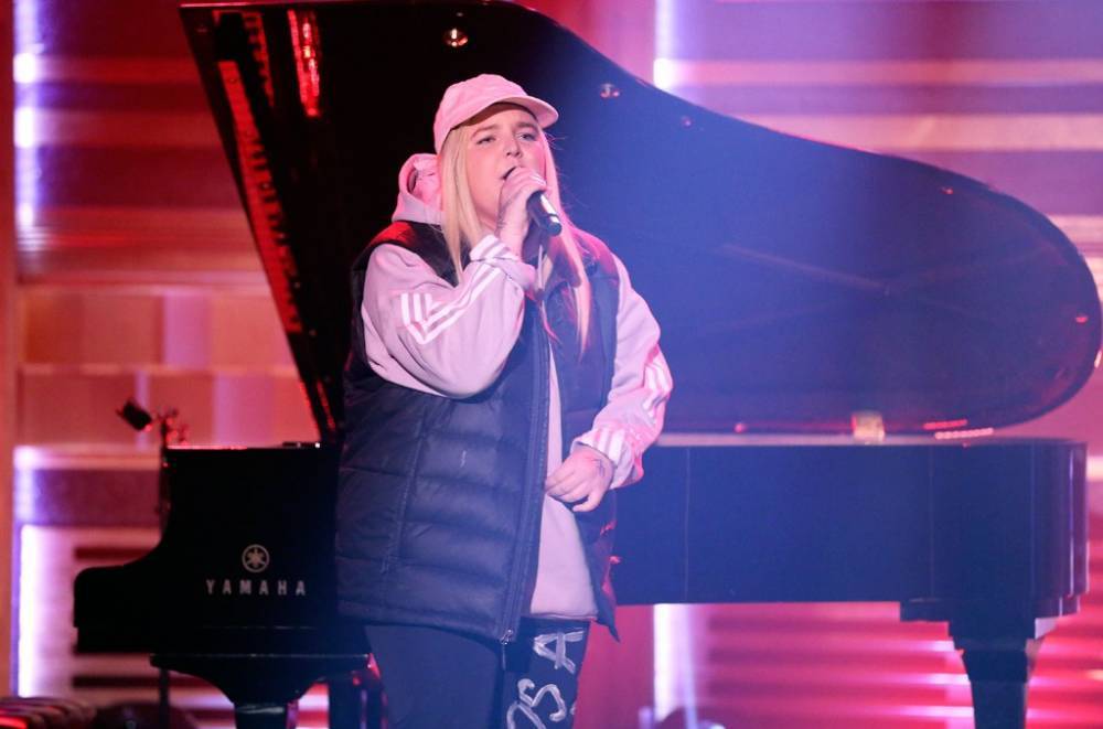 Tones And I Shines With Isolation Performance of ‘Bad Child’ For ‘Fallon’: Watch - www.billboard.com - Australia