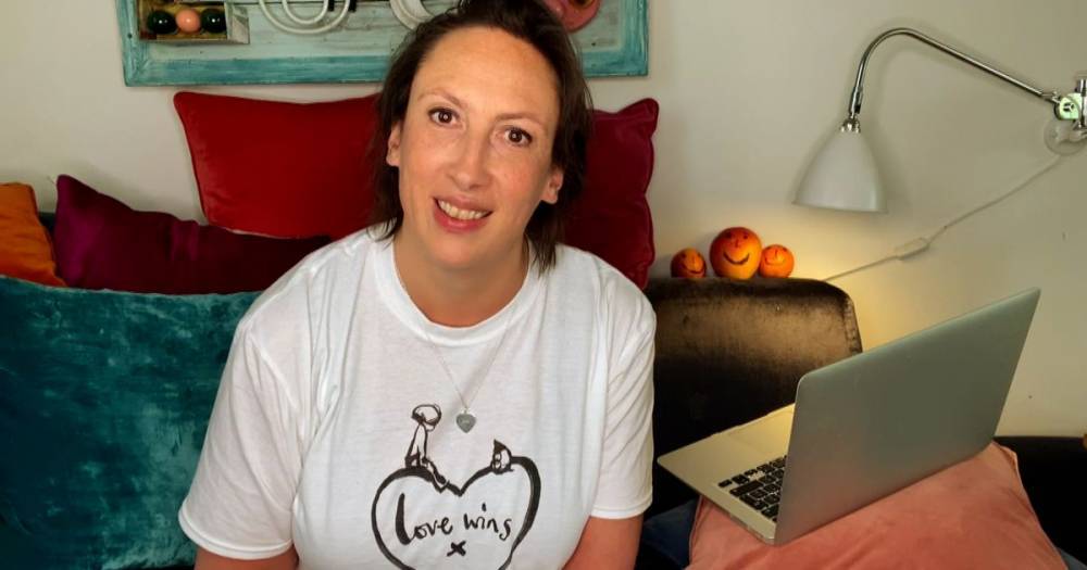 How to get the Comic Relief Boy and the Mole 'Love Wins' t-shirt for just £15 - www.manchestereveningnews.co.uk - France