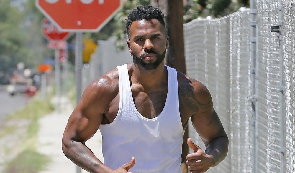 Jason Derulo Seemingly Shaves Off His Eyebrow After Losing a Bet - www.justjared.com - Los Angeles
