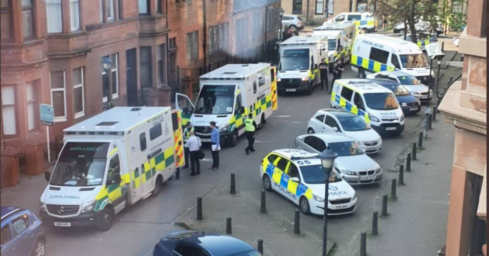 Cops descend on Glasgow street after reports of 'stabbing' - www.dailyrecord.co.uk