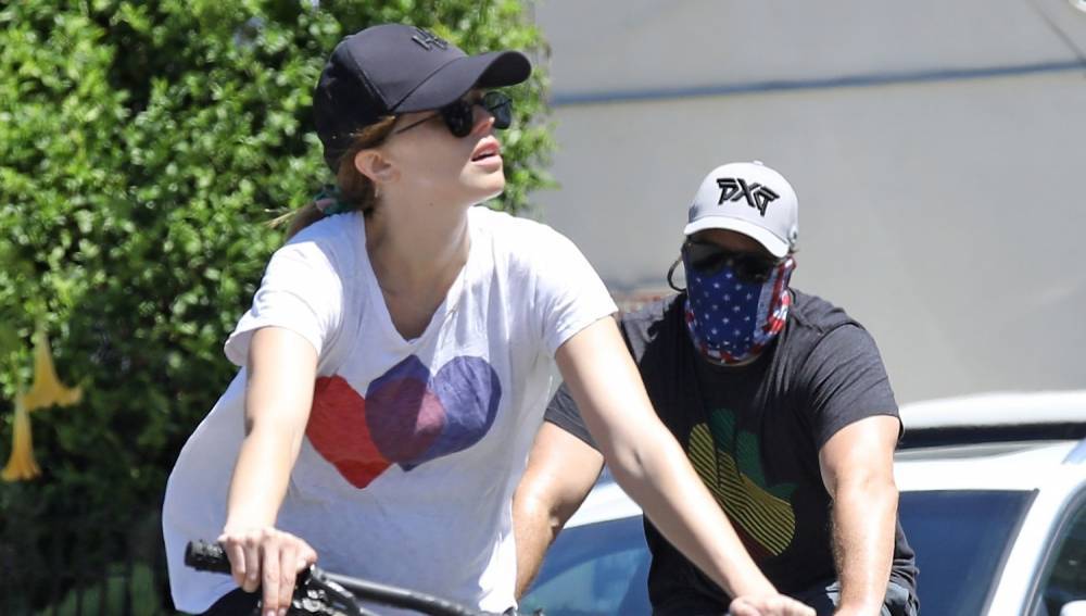 Katherine Schwarzenegger & Chris Pratt Go for Bike Ride Before Pregnancy News is Revealed - www.justjared.com - USA