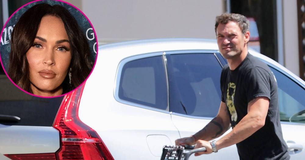 Brian Austin Green Continues to Ditch Wedding Ring Amid Megan Fox Split Rumors - www.usmagazine.com - Malibu
