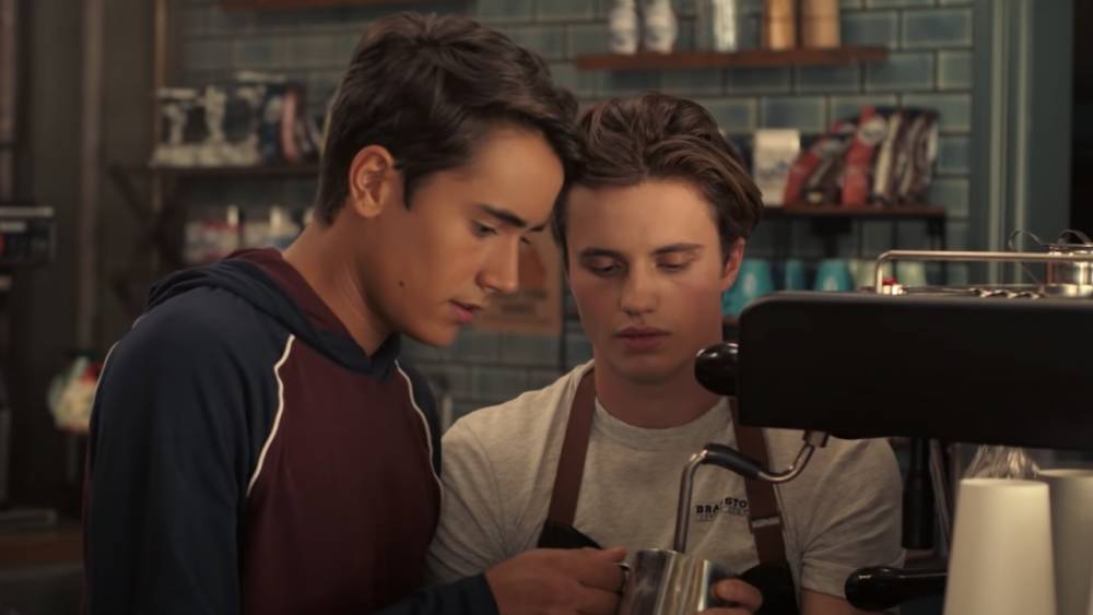 'Love, Victor': Here's A Flirty First Look at Hulu's 'Love, Simon' Series - www.etonline.com