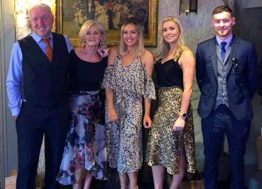2FM’s Tracy Clifford celebrates mum’s 60th with surprise drive-by celebrations - evoke.ie