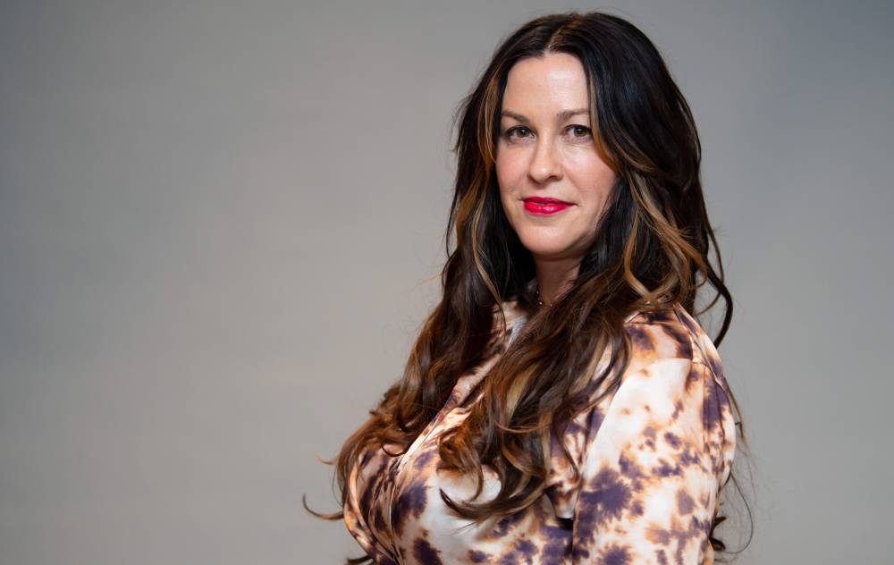Alanis Morissette Opens Up About Going Through The First Stages Of Menopause While Breastfeeding - etcanada.com