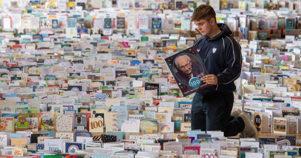 Captain Tom Moore sent 125,000 birthday cards for his 100th from all around the world - www.manchestereveningnews.co.uk