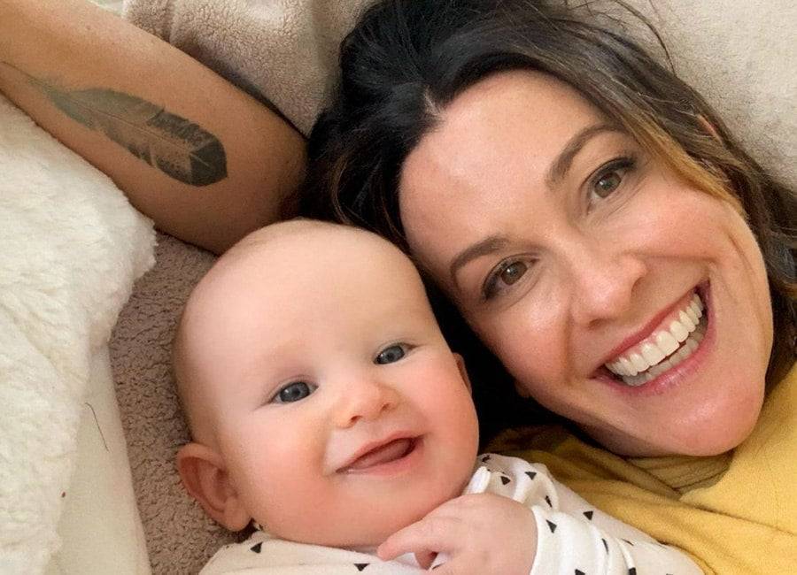 New mum Alanis Morissette reveals struggles with early menopause - evoke.ie