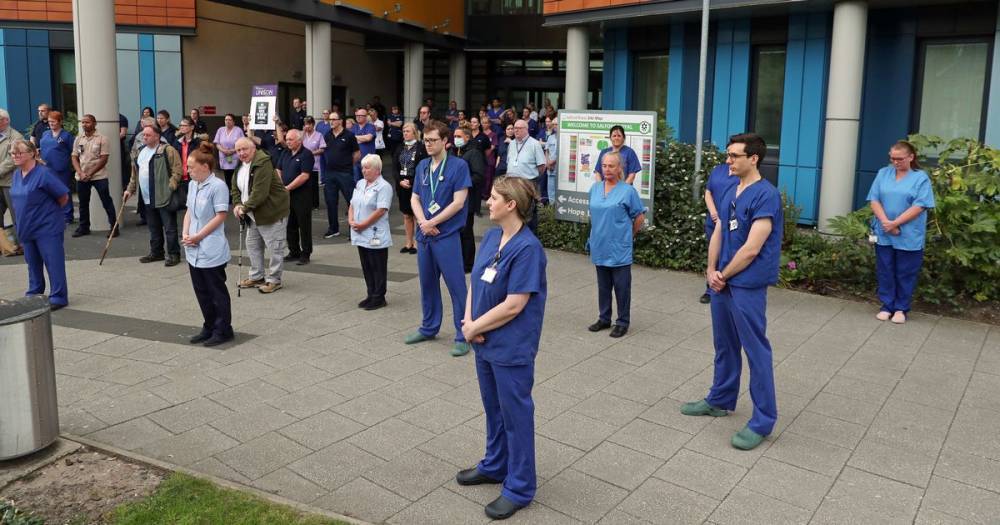 UK falls silent to pay tribute to key workers who have died during coronavirus outbreak - www.manchestereveningnews.co.uk - Britain