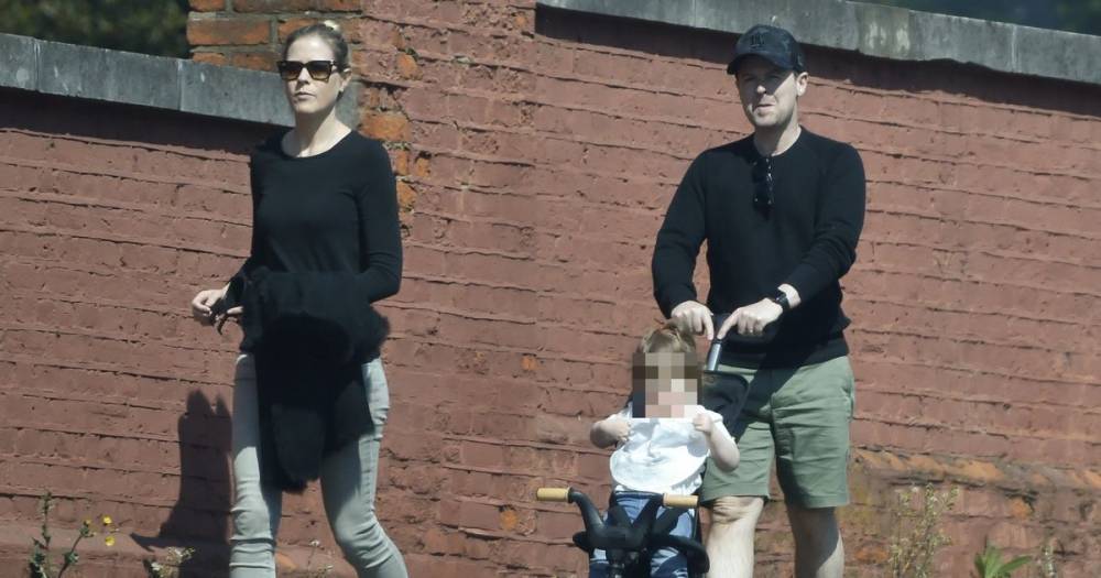 Declan Donnelly and wife Ali Astall enjoy stroll with daughter Isla while on lockdown - www.ok.co.uk