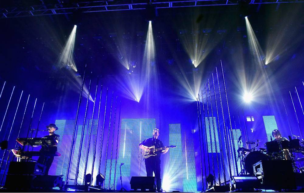 Watch Alt-J and more cover Bob Dylan in aid of coronavirus relief funds - www.nme.com - Britain
