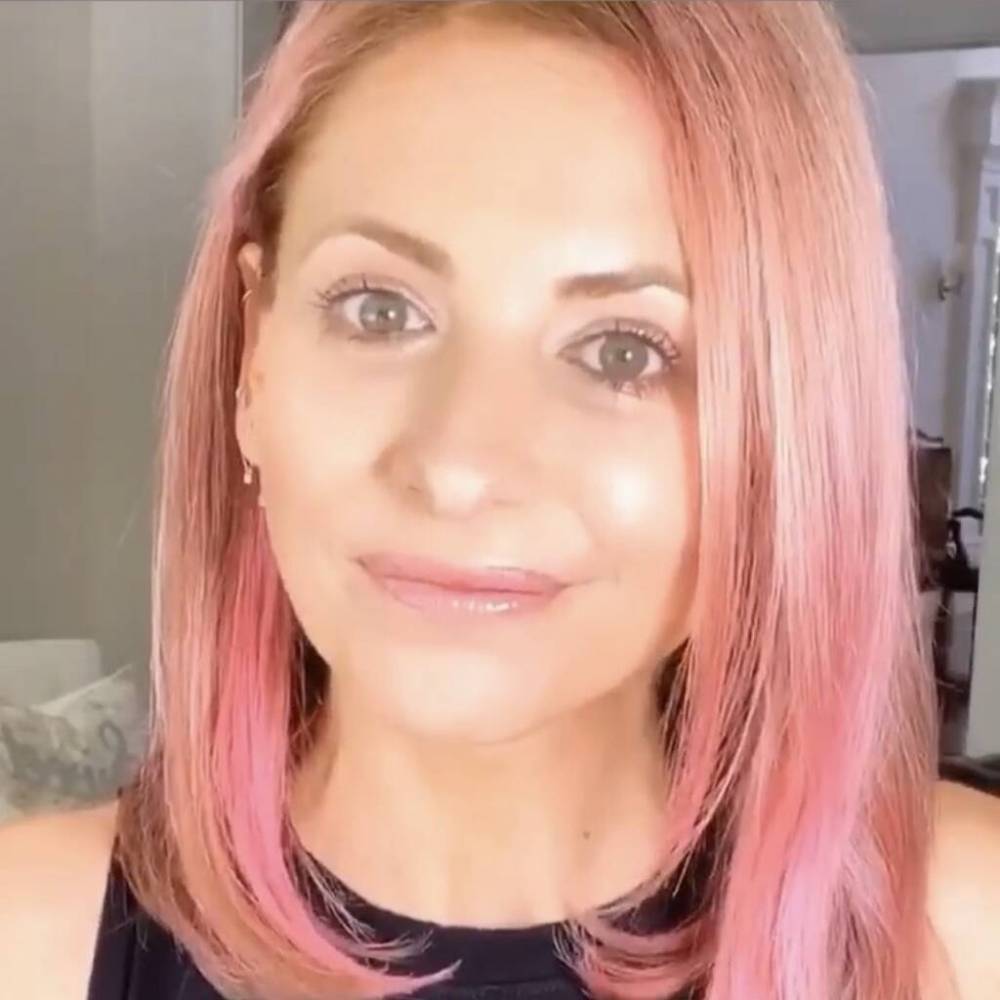 Sarah Michelle Gellar dyes hair pink to ’embarrass her children’ - www.peoplemagazine.co.za