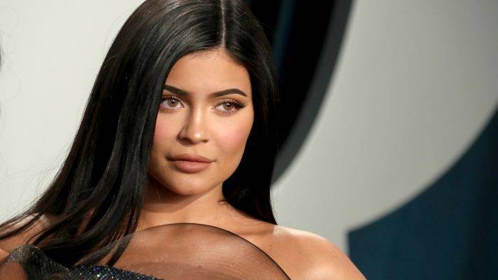 Kylie Jenner Just Deleted a Quarantine Bikini Pic After She Was Accused of Photoshop - stylecaster.com