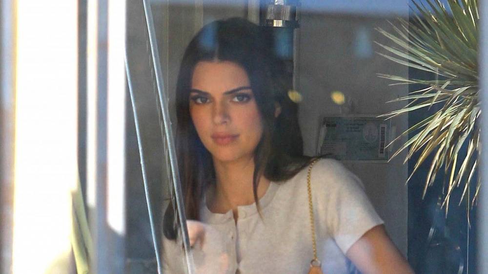 Kendall Jenner Spotted With NBA Star Devin Booker on Road Trip During Quarantine - www.etonline.com - Arizona
