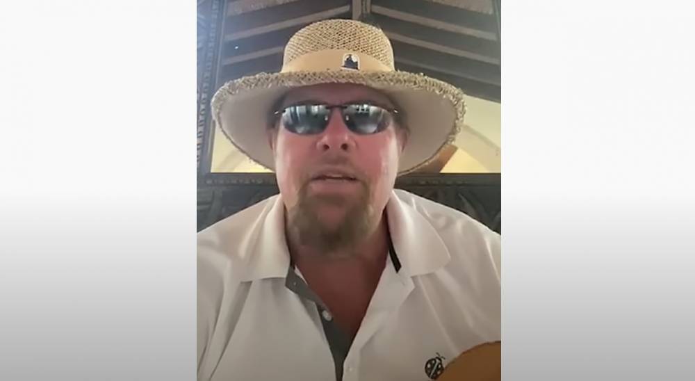 Toby Keith Honours Statler Brothers’ Harold Reid With Acoustic Cover Of ‘Flowers On The Wall’ - etcanada.com