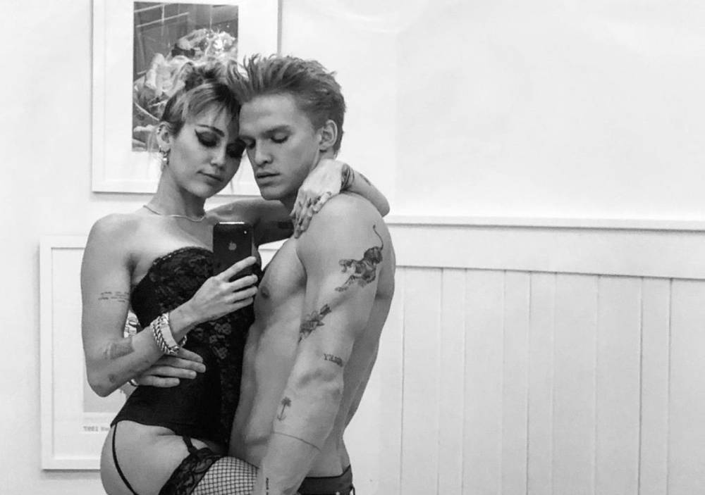 Miley Cyrus Gushes Over Beau Cody Simpson As He Reads A Poem About Her On ‘Bright Minded’ - etcanada.com - Australia
