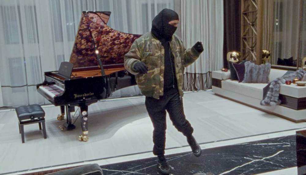 Drake Demonstrates the 'Toosie Slide' Dance in His New Video! - www.justjared.com