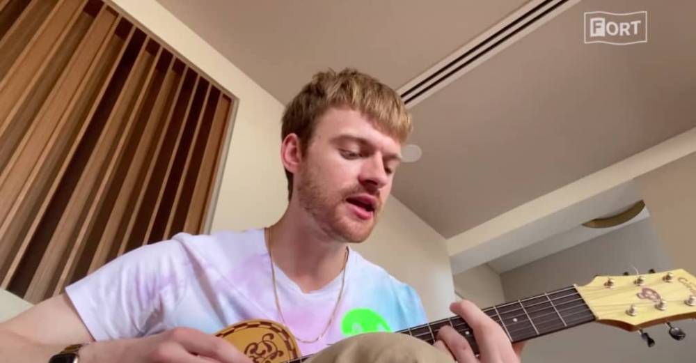 Digital FORT: Finneas sings a lilting “I Don’t Miss You At All” from his couch - www.thefader.com - Spain - France