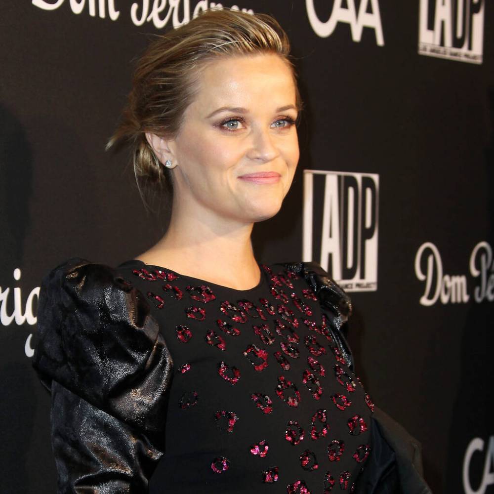 Reese Witherspoon’s Draper James giving free dresses to teachers - www.peoplemagazine.co.za - USA