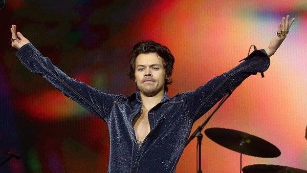Harry Styles talks about tour postponement and keeping in touch with his family - www.breakingnews.ie - Britain - Los Angeles - Birmingham