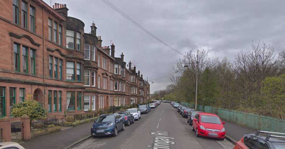 Cops hunt hi-viz thugs after man seriously injured on his doorstep in Glasgow - www.dailyrecord.co.uk - Scotland