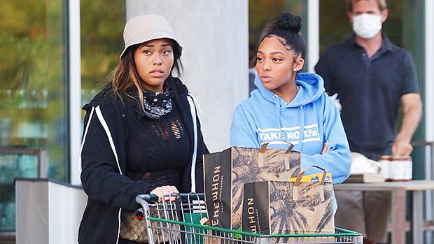 Jordyn Woods Goes Shopping With Look-ALike Younger Sister Jodie For Supplies - hollywoodlife.com - California - Jordan
