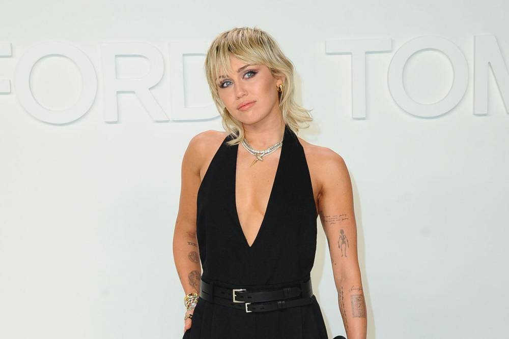 Miley Cyrus helps MAC Cosmetics announce $10 million Covid-19 donation - www.hollywood.com