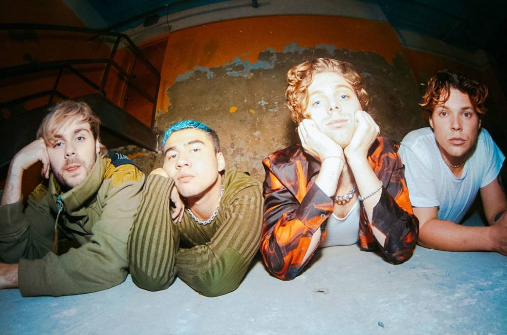 5 Seconds Of Summer Are 'Calm' With Chart-Topping U.K. Debut - www.billboard.com - Australia